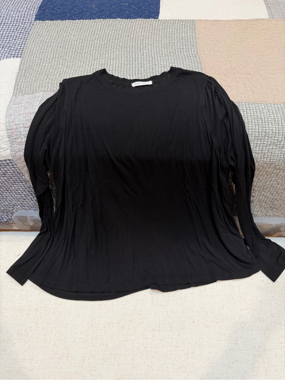 Women's Black Long-Sleeve Crewneck Tee